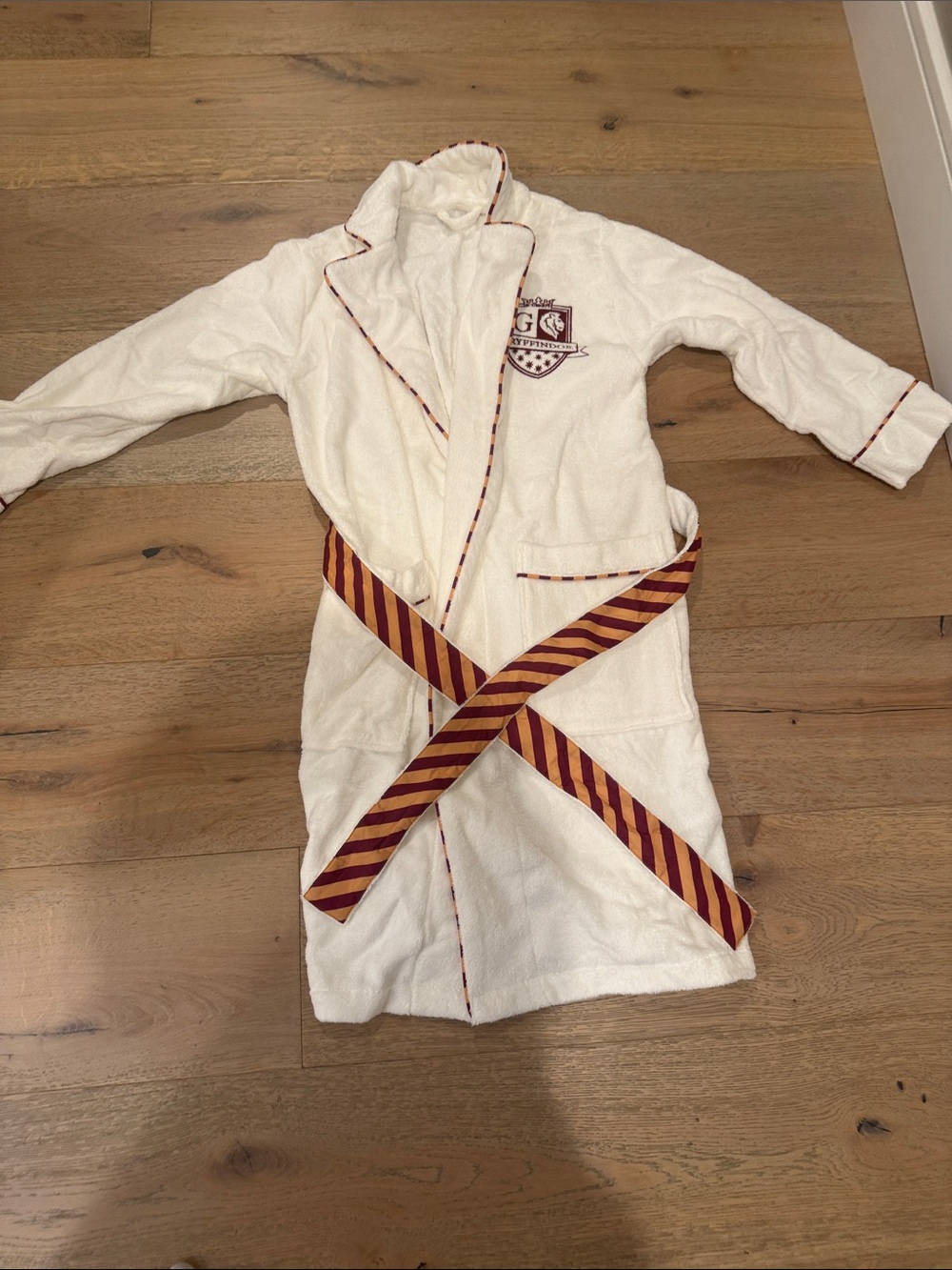 Pottery barn teen Harry Potter Gryffindor size small bathrobe
